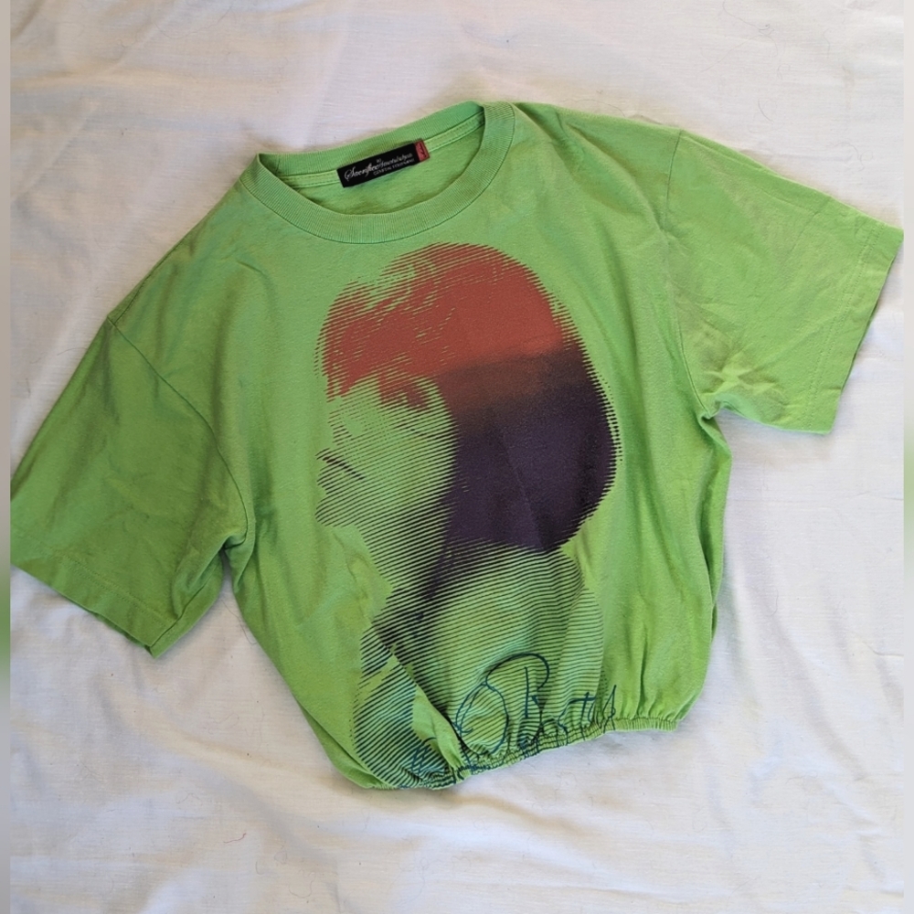 Cropped green t-shirt with graphic